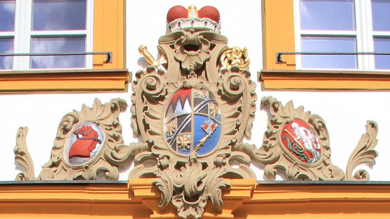  Wappen oberhalb dem grünem Rathaus-Tor 
