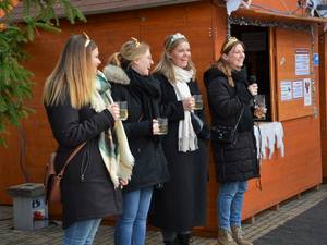 Begrüßung der Weinprinzessinnen zur Glühweinprobe_Foto Weronika Tokarczyk